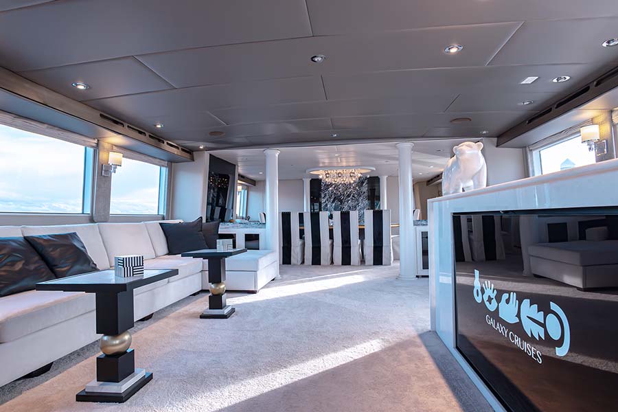 Instalaciones Slide Ecogalaxy Catamaran - Galaxy Cruises